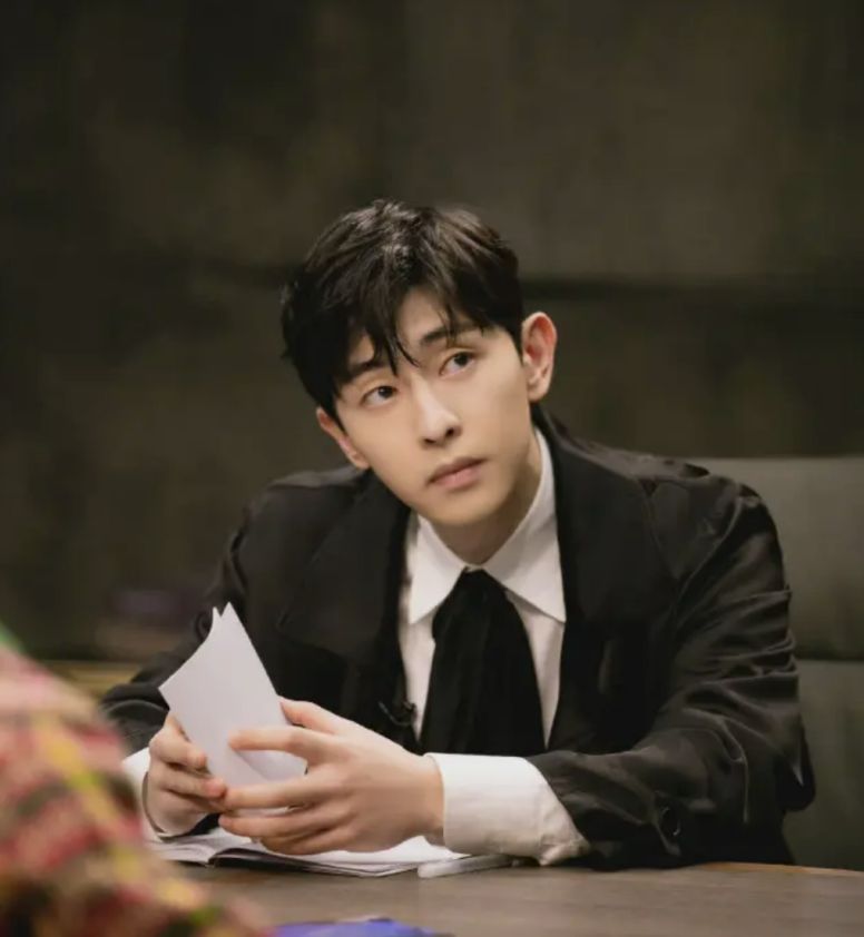 刘芸|过气顶流的悲惨人生:卖保险、做直播、工地搬砖