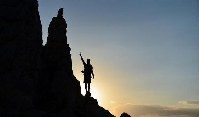 读心术|有才华却得不到重用？触犯这3条职场红线，本事越大，越遭排挤