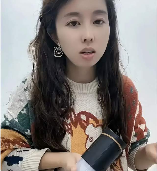 田大怼直播维护姐姐,与姐姐田静性格截然不同,明确回应言辞过激