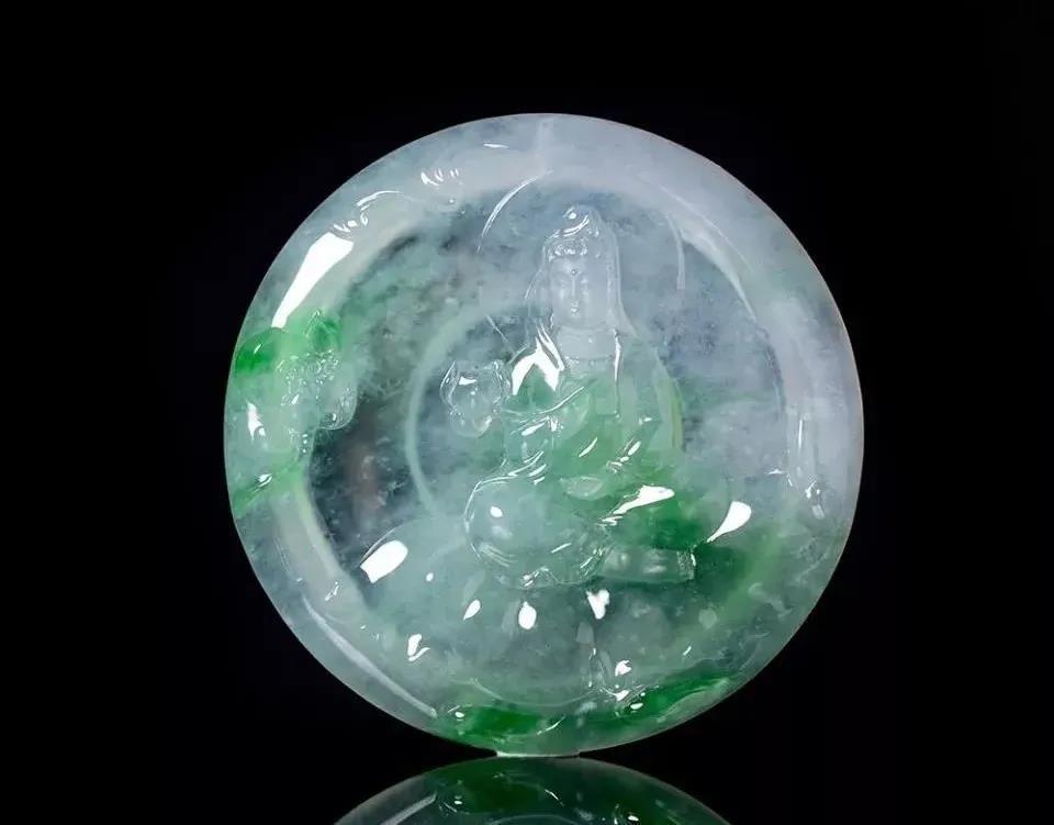 翡翠手镯|翡翠观音为何不穿鞋还闭着眼？