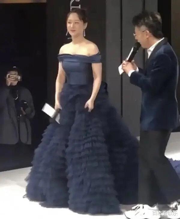 杨紫|“杨紫”定妆照太虎背熊腰了!比3个男主都胖一圈,小雪滤镜彻底没了