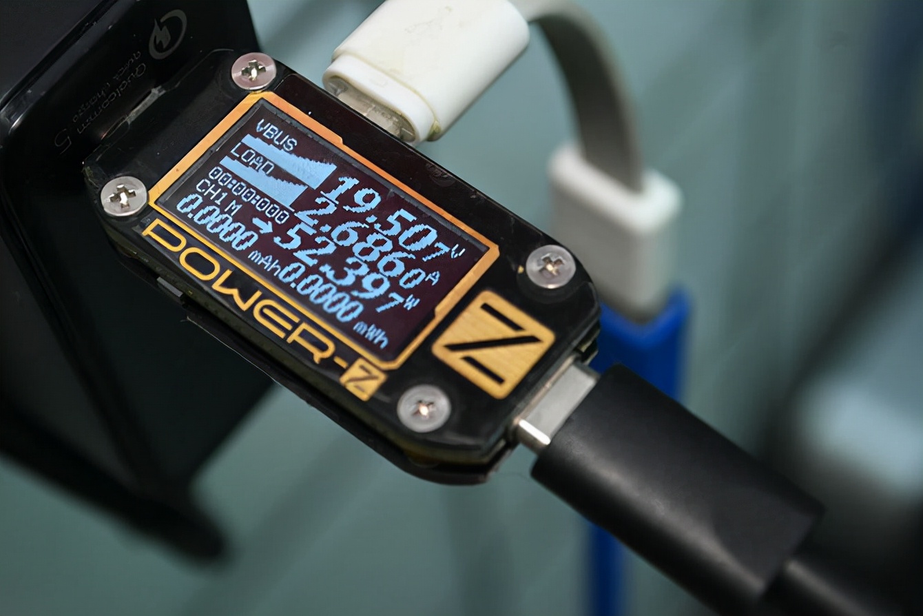 三星|倍思QC5 100W氮化镓充电器测试:5分钟充电50%