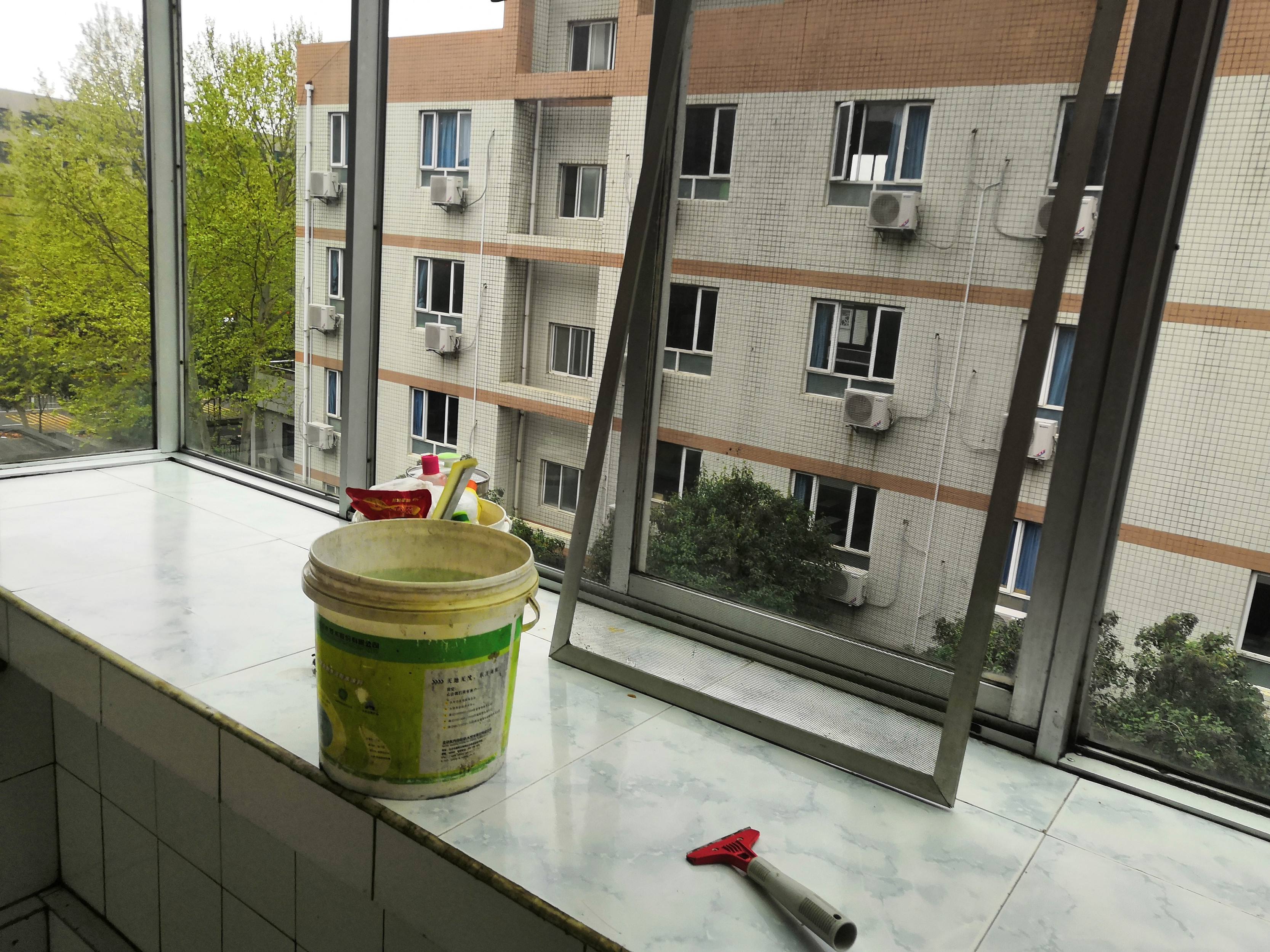 用什么东西擦玻璃好?