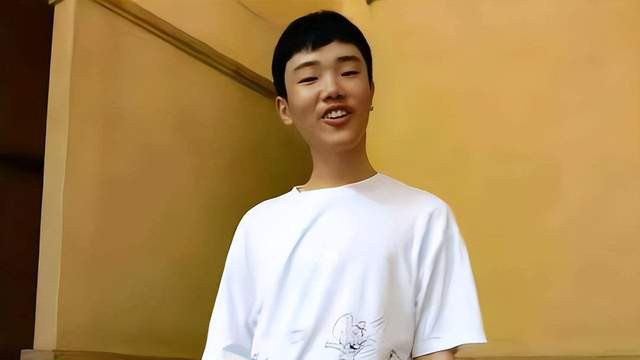 曝胡鑫宇疑自行走出学校？学校建筑格局引热议，网友期待真相大白