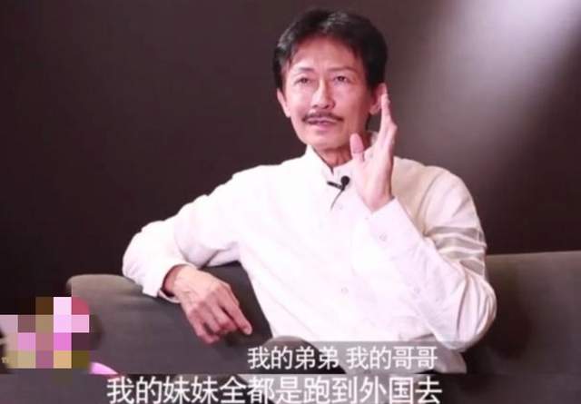 陈勋奇|70岁港星坐地铁无人识，含泪为家乡加油，女儿坠楼身亡后独居内地