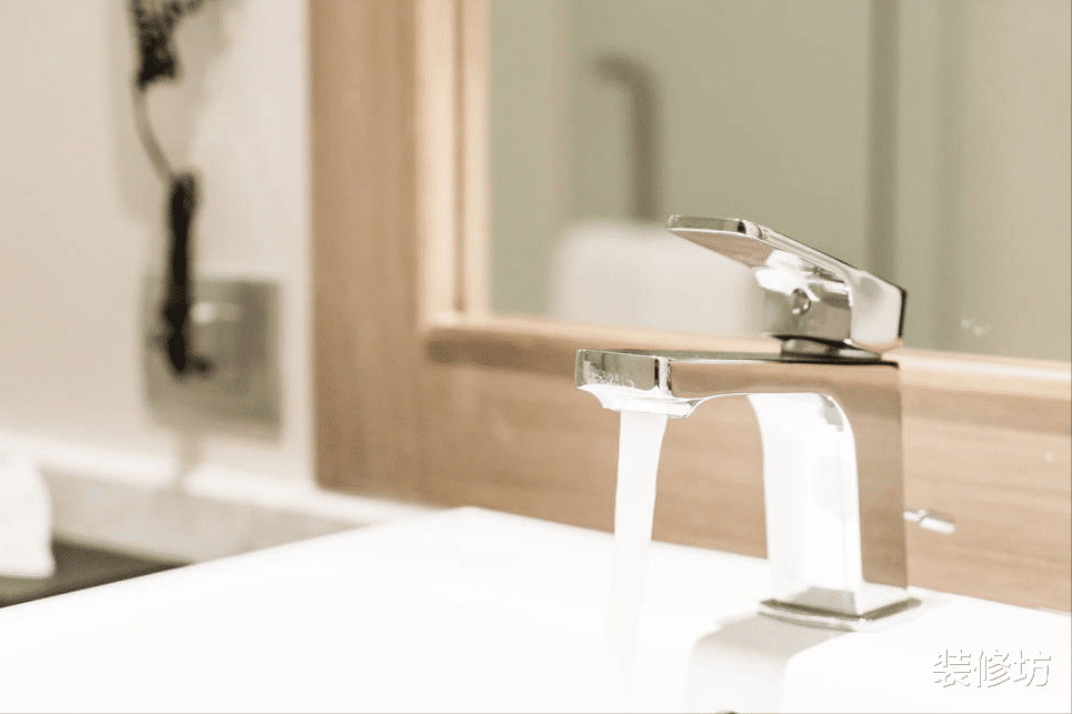 若条件允许,咬咬牙在卫生间添置这些“高级货”,越用越舒适