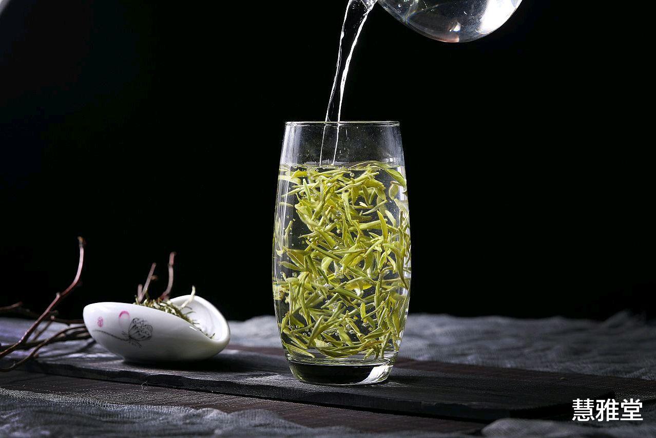 绿茶|三伏天,喝红茶还是喝绿茶?记住2喝3不喝,清爽解暑,舒服过夏天