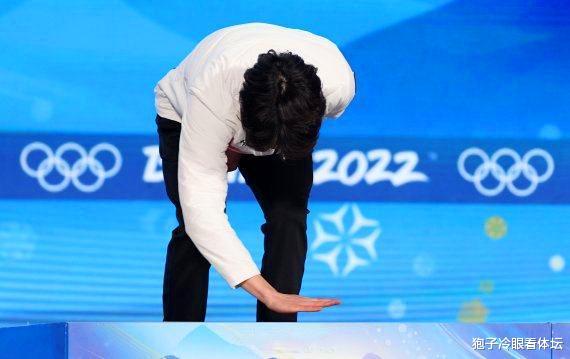 |短道速滑夺冠！冠军加拿大详解颁奖仪式争议动作含义 谁都没猜到