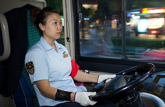不停歇的公交车,光靠车费根本不盈利?公交司机透露生财“门道”