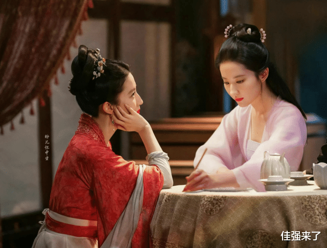 退役士兵|职场女强人不能硬演,刘涛袁泉一看就像领导,杨颖扭腰摆胯太出戏