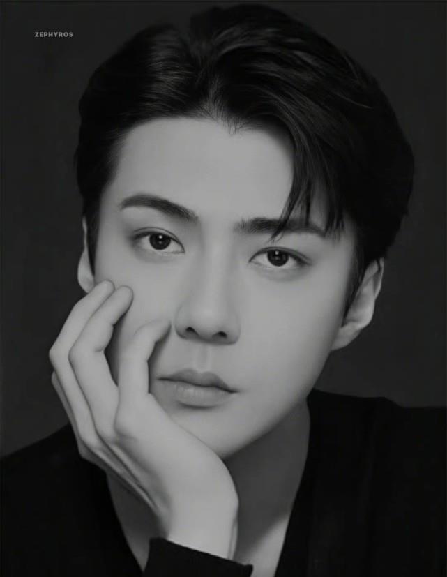 吴世勋|吴世勋正式亮相十周年，十年前青涩十年后成熟，爱豆成功转型演员