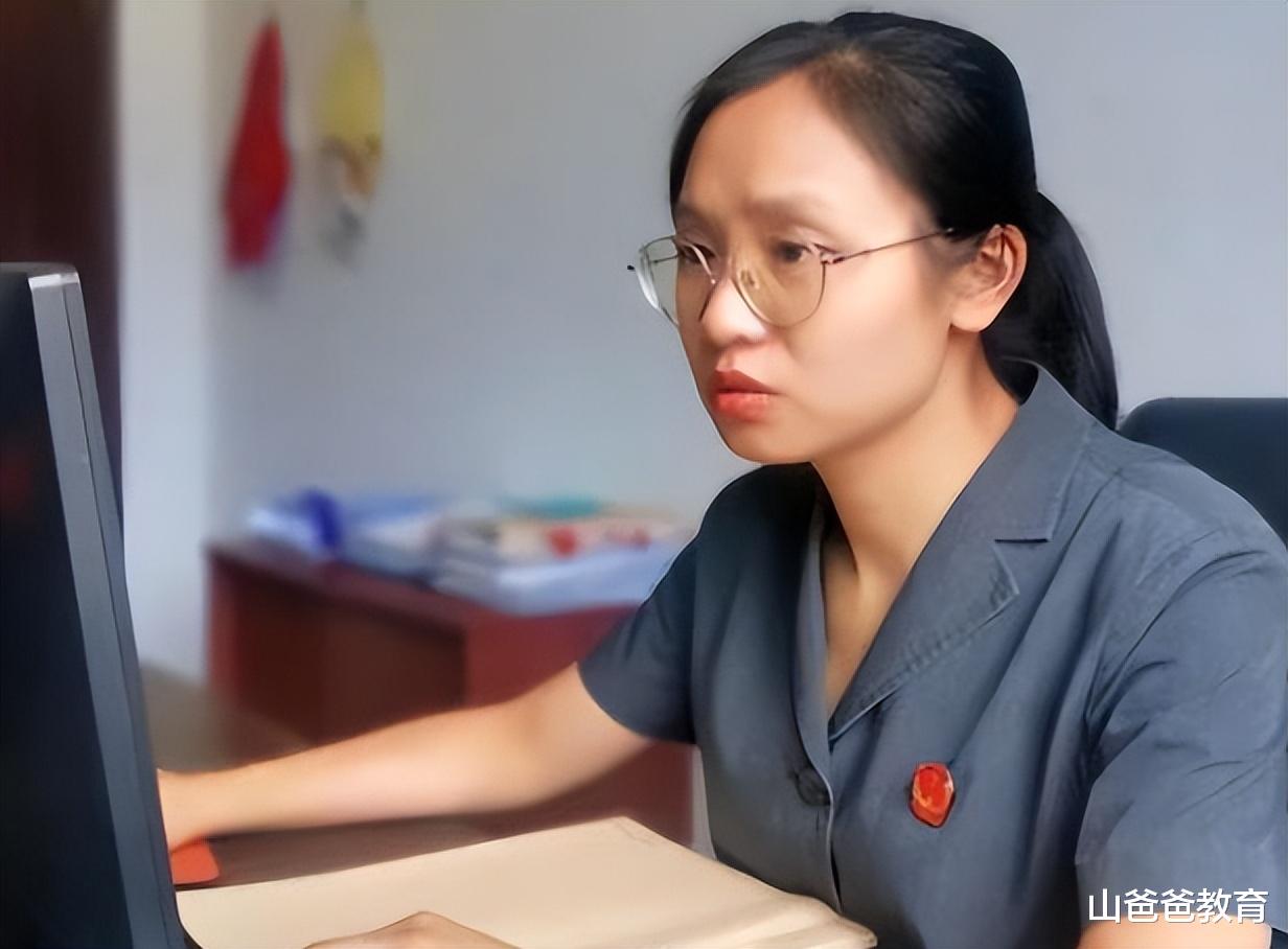 “耳钉姐”疑似恢复工作,网友扒出丈夫信息,难怪能买3万多耳钉