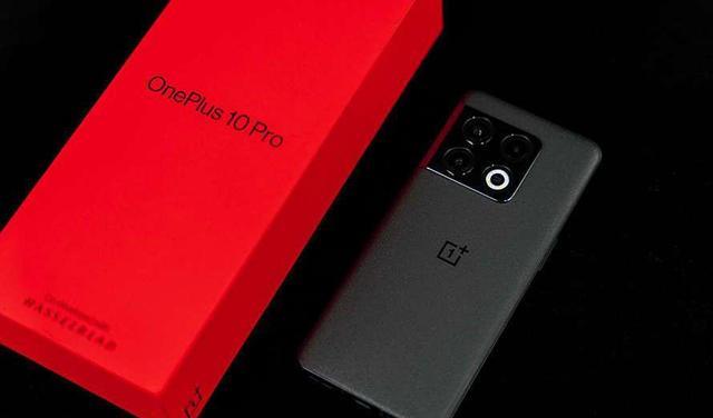 机皇也有性价比？2K曲屏+哈苏镜头+无线充电，一加10Pro低调清仓