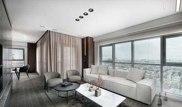 99装出大平层效果,12的大阳台只装护栏不封窗,这才是真享受