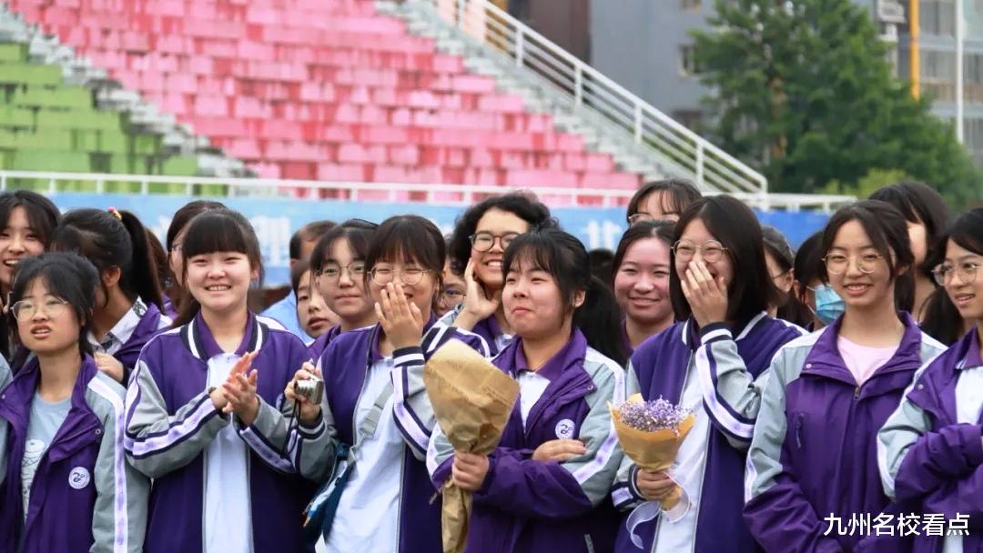 南充|南充高中再次荣登中国百强中学光荣榜，意欲领跑川渝、荣耀华夏？
