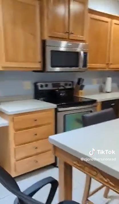 网上租的豪华民宿竟有"隐藏地堡"网友顺藤摸瓜,挖出一桩离奇命案