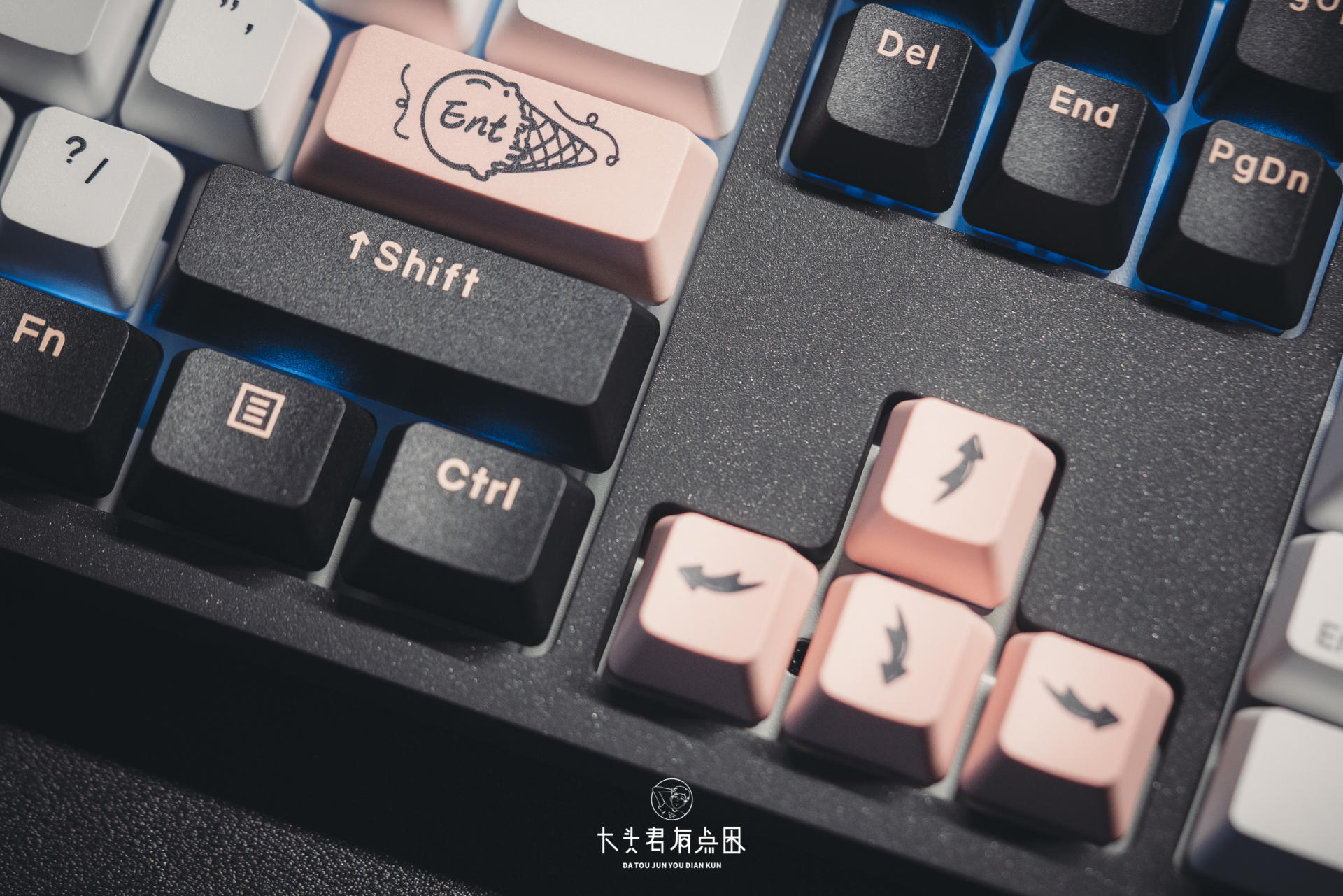 芯片|「大头君有点困」桌搭爱好者的新键盘—达尔优A104