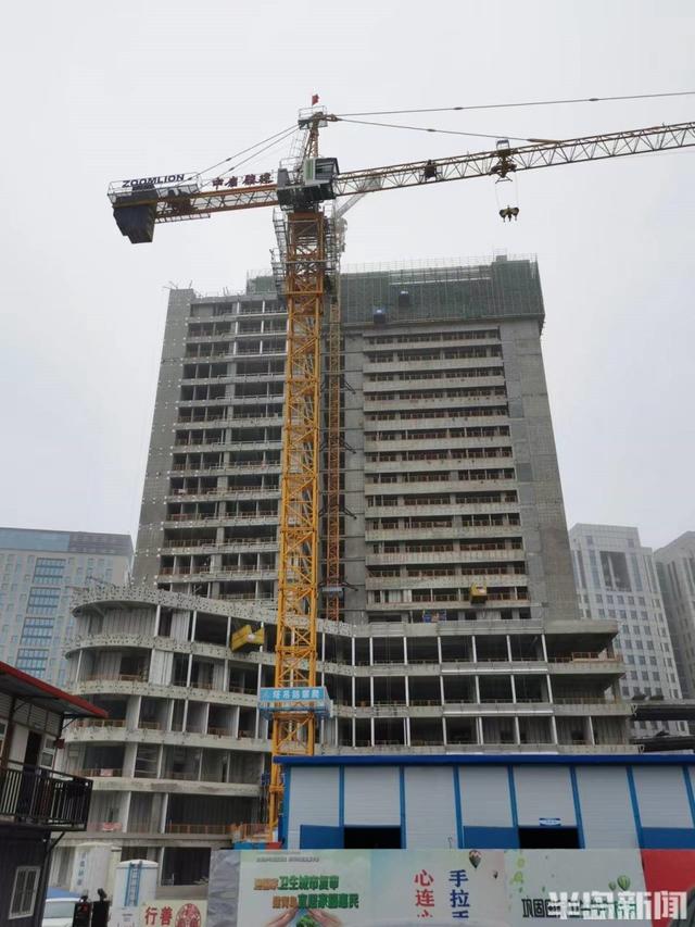 地下3层地上23层高度98.55米!青大附院国际医疗中心已完成封顶,将进入安装和装修阶段