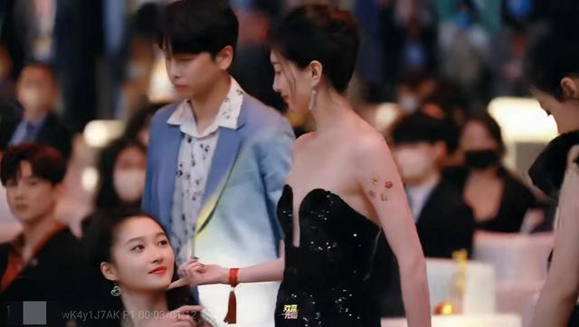 江疏影|江疏影：西装加短裤，老外也扛不住