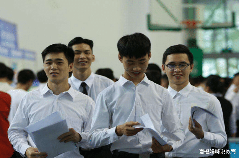 国企|国企招聘的“谜团”,年年都喊着扩招,但多数大学生却进不去