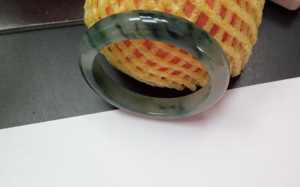 翡翠|翡翠首饰多种多样,为什么手镯那么贵呢?和这几个方面有关