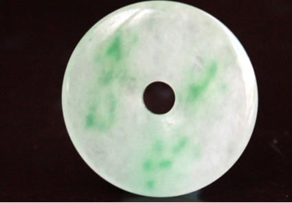 雕刻|一块原石，设计师雕刻成了翡翠白菜，价值马上提升翻倍