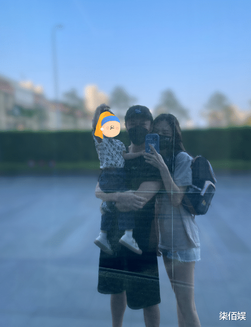 林峰|张馨月锻炼女儿自己收拾玩具，2岁格格手脚麻利，留短发超像林峯