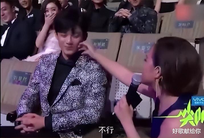 何炅|电视上力挽狂澜的“名场面”,现场有多惨烈,救场就有多漂亮