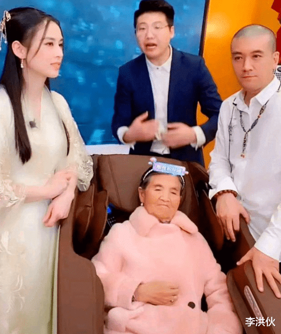 黄圣依|88岁被后辈榨干！黄圣依婆婆往返于儿女直播间，老人回应：我的福气