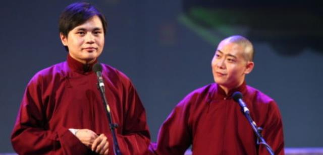 德云社|德云社的报幕员有多惨？报幕梗被全员模仿，张九南化身头号黑粉