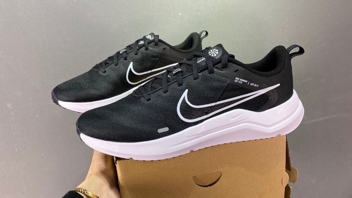 CNike Downshifter 12 男子跑步鞋