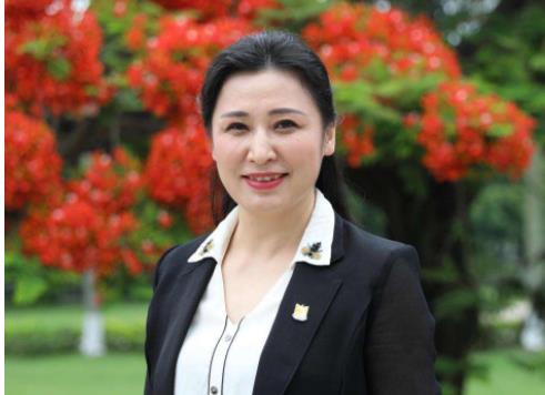 大学生|她是汕头大学女校长，39岁晋升教授、能力出众，深受广大学生爱戴