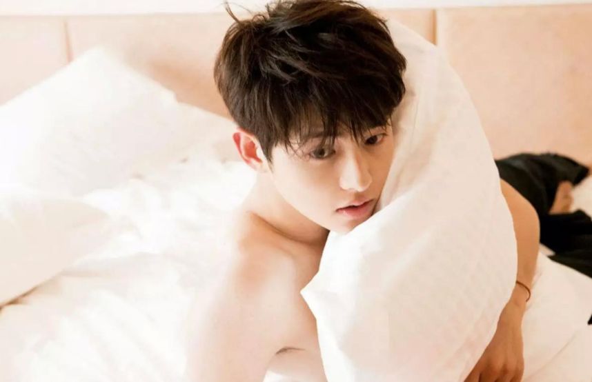 宋仲基|宋仲基晒日常照，绿帽子成焦点，颜值回升新剧正在拍摄中