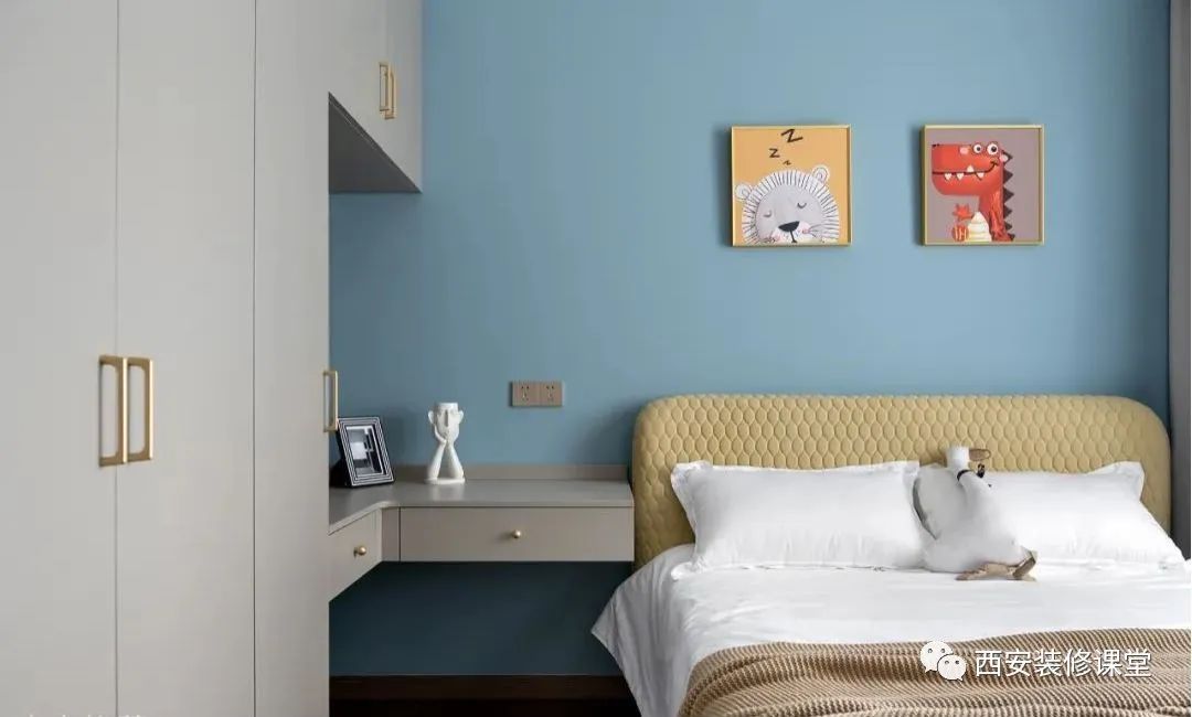 当床头柜淘汰以后,卧室变得更实用