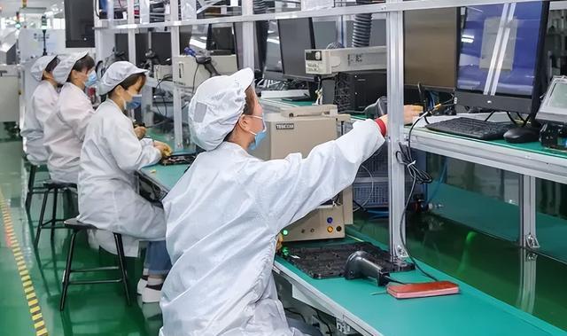 本科生|富士康员工透露，流水线上增加不少本科生，在职者说出真实原因