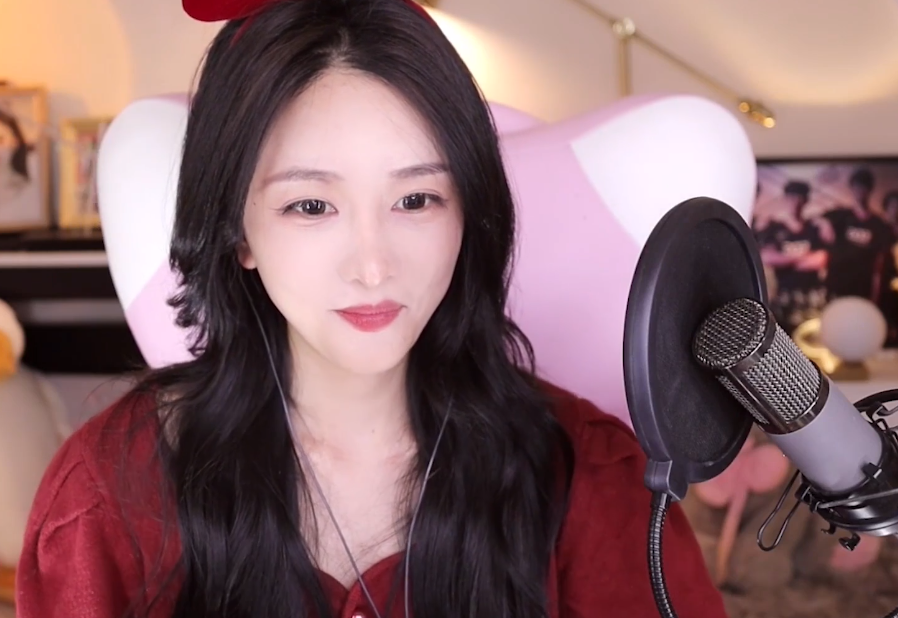 穿衣搭配|同样是牛奶袜，林七七完胜腐团儿，男生更喜欢，自带的青春感觉