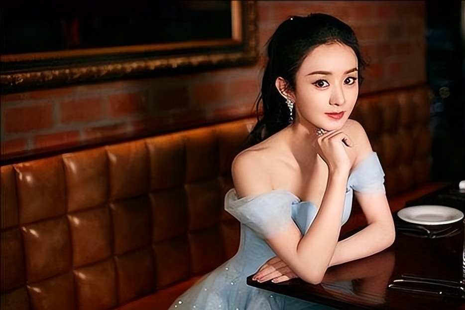 赵丽颖|赵丽颖破茧成蝶,与闺蜜相聚素颜出镜,在家带俩娃看剧