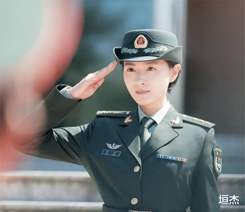 军人|矫揉造作就别尬演女军人，这7位女星告诉你，什么叫“铿锵玫瑰”