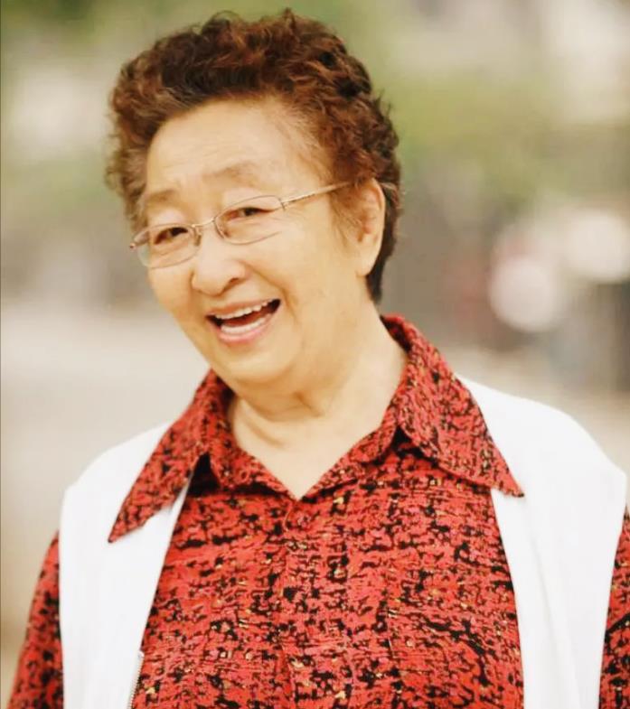 冰与火|老戏骨彭玉:照顾瘫痪丈夫8年不离不弃,丈夫去世6年后,嫁给姐夫