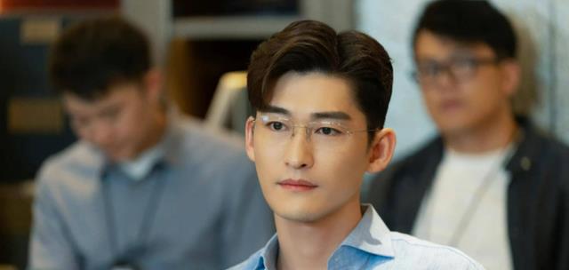 小程序|张翰新剧手碰王晓晨胸部,被疑职场骚扰,评分低至2.2