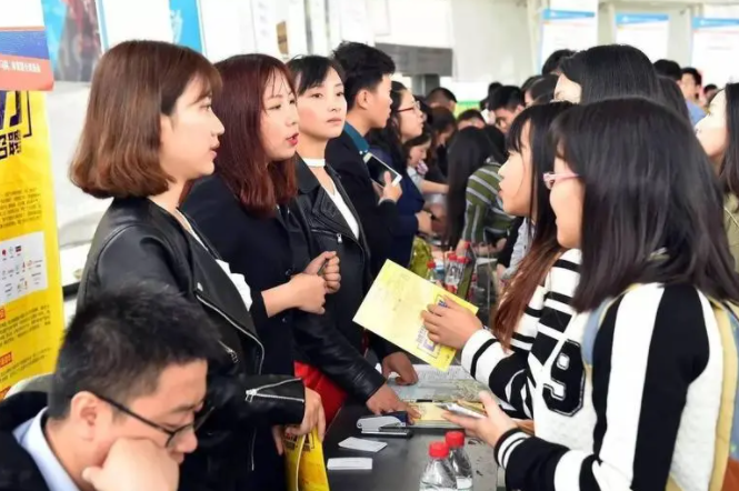 国企|35岁才发现,10000的私企和4000的国企有差距,跟编制没有关系