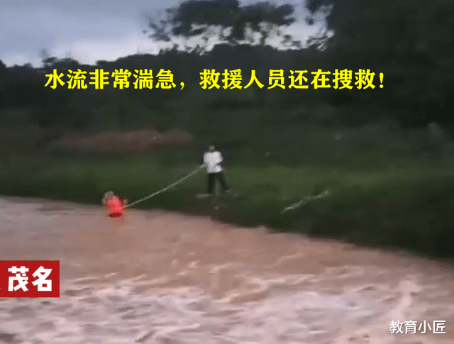 广东:俩初中生骑车过桥被水冲走,一学生得救,一学生失踪