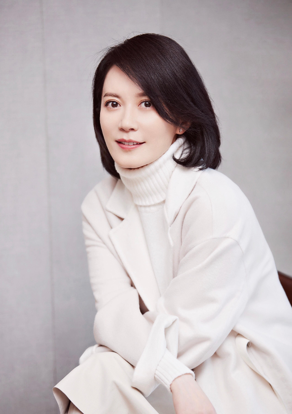 俞飞鸿|演员俞飞鸿:51岁风韵犹存,不缺追求者,有固定伴侣,就是不结婚