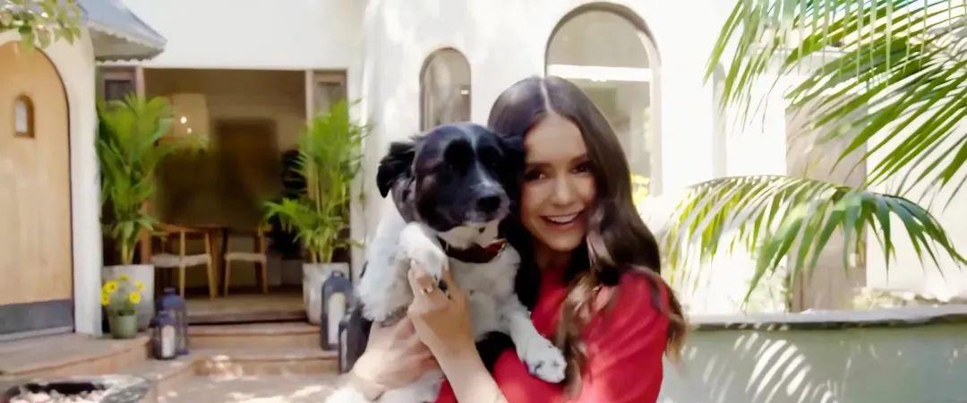 好莱坞|她20岁凭一部剧火遍全球,30岁过气隐退,如今却靠古堡豪宅翻红