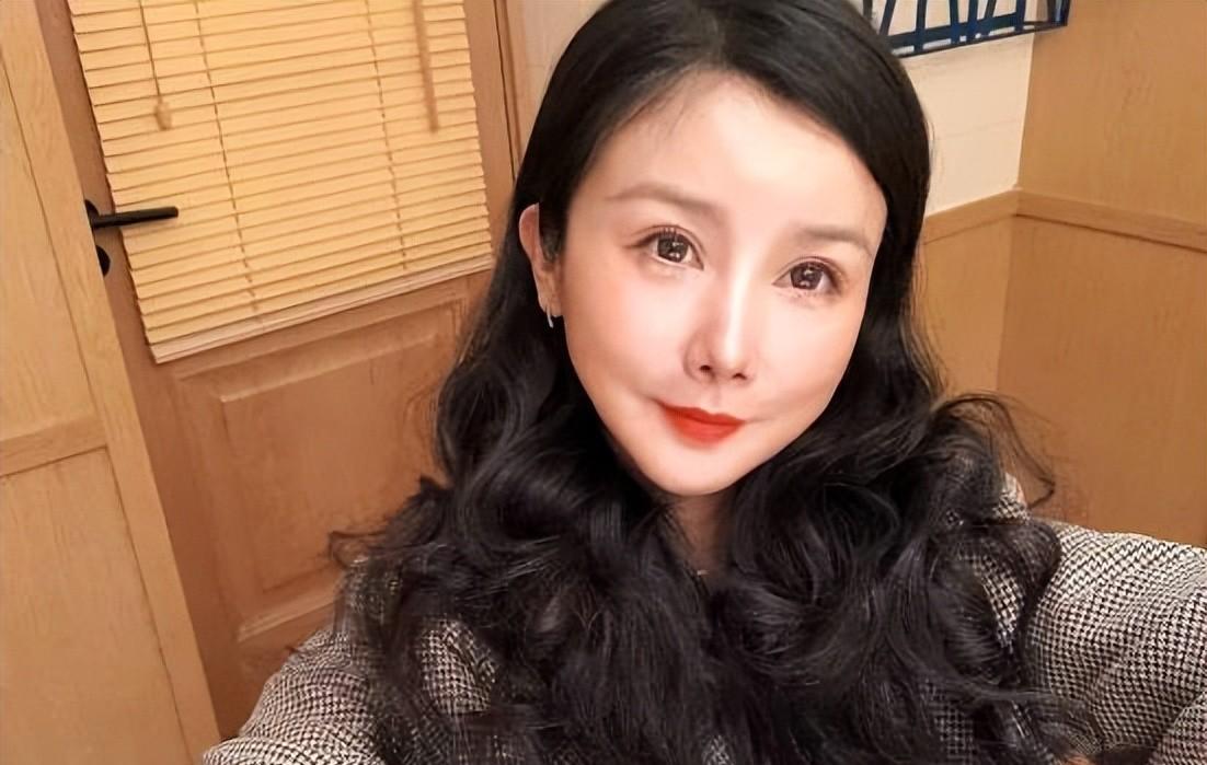 整容|九位女星的整容路:有人葬送事业,有人堪比毁容,“傻妞”可惜了