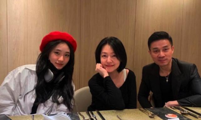 汪小菲|张颖颖回应直播事件，首次确认和汪小菲关系，恋情已获张兰认可？