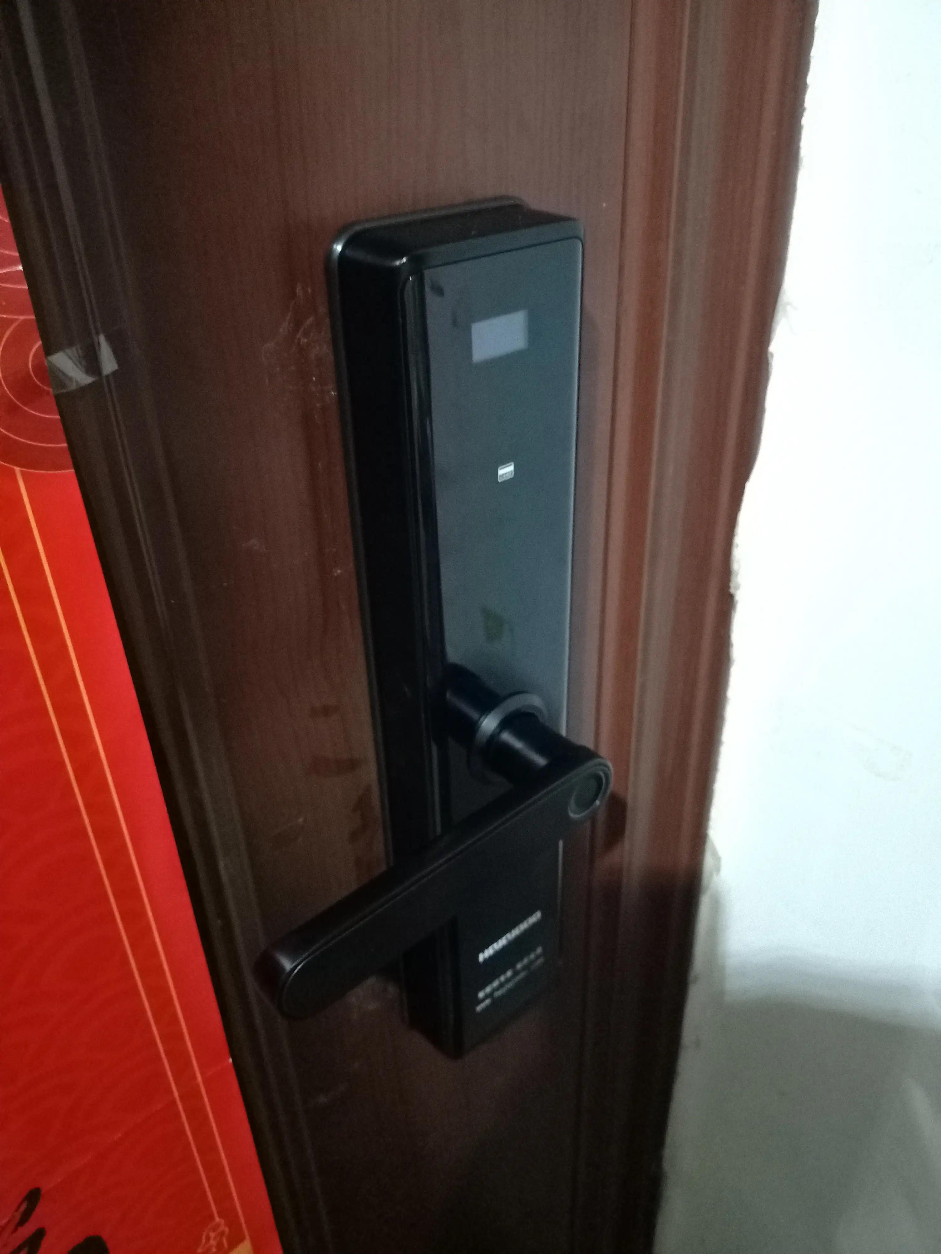 警惕！看似不起眼的指纹门锁太可怕了，用着真的安全吗？