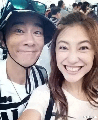 陈小春|陈小春应采儿二胎正面照曝光,被指像女孩,网友:这是陈小春本人