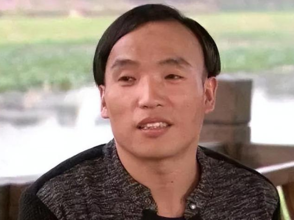 赵本山|赵本山72号徒弟生活凄凉：大米饭配黄豆酱，喝3元一罐的啤酒