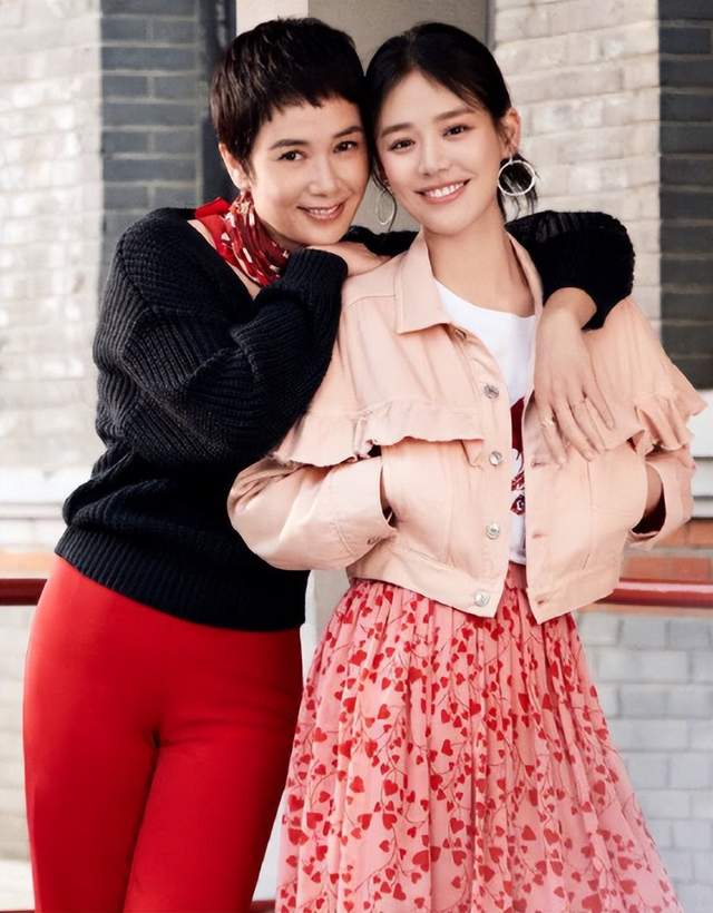 孙怡|星二代,万人心中单纯女神,34岁官宣恋情,男方晒裸上身照太辣眼